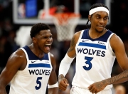 巴黎大师赛常规赛对决在即！明尼苏达森林狼演练定位球，纽约尼克斯密集防守应对的简单介绍