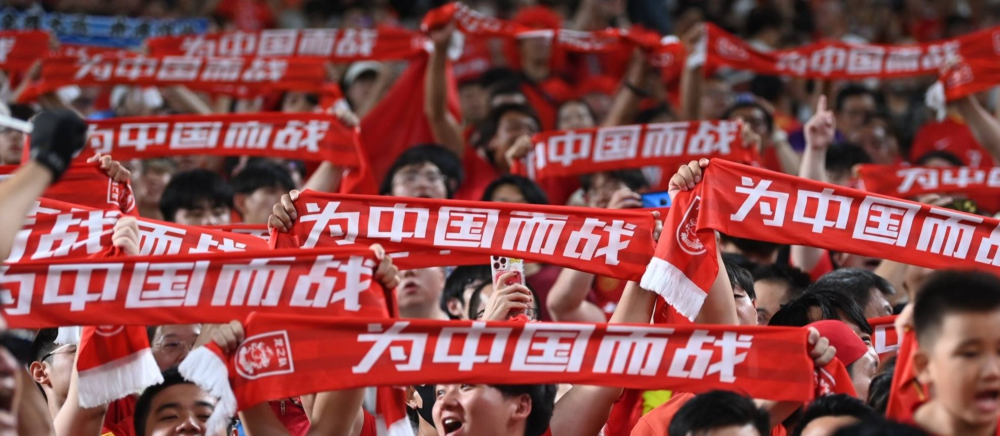 连胜终结！中国队足球赛事中意外爆冷取胜